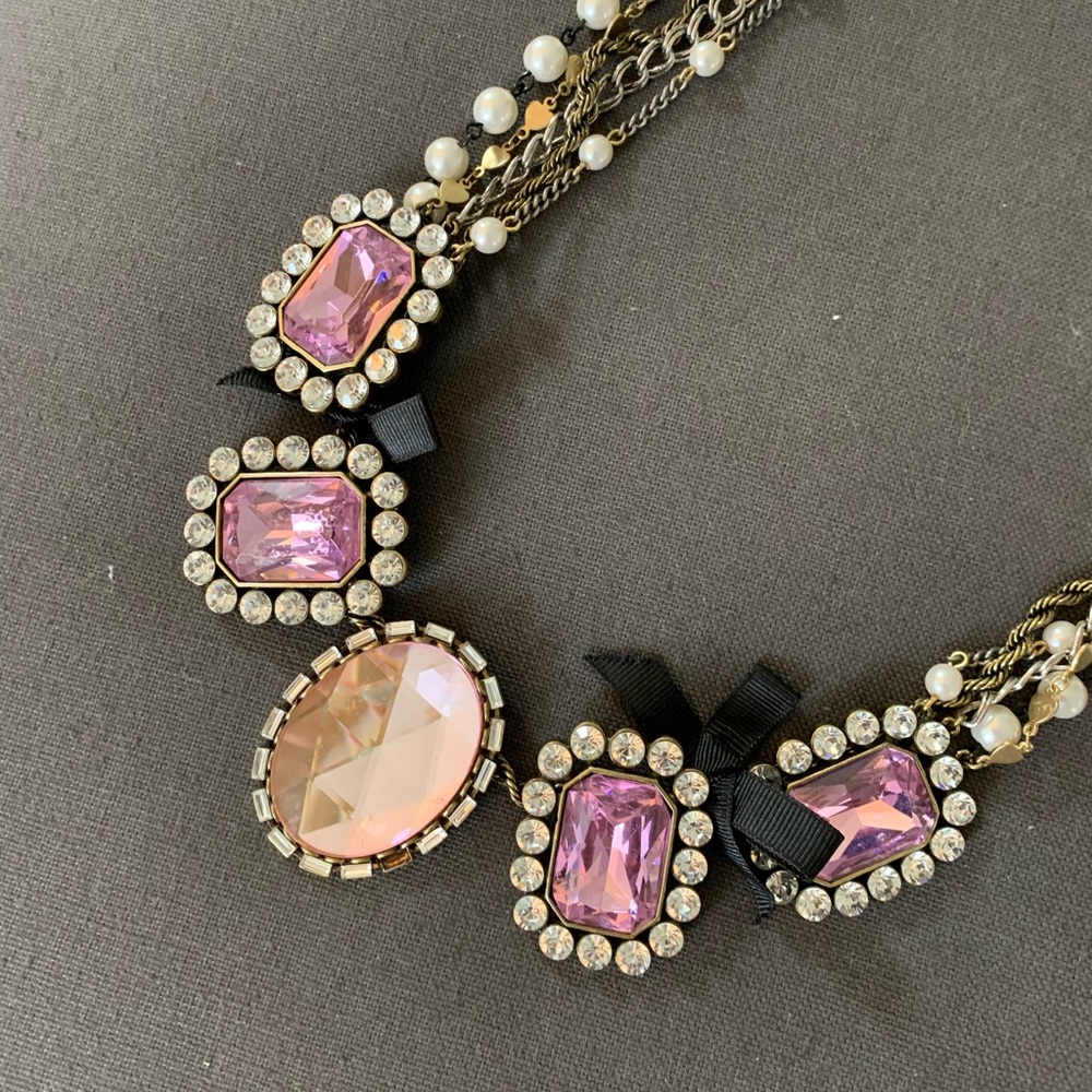 EUC 💕 Betsey Johnson Statement Necklace